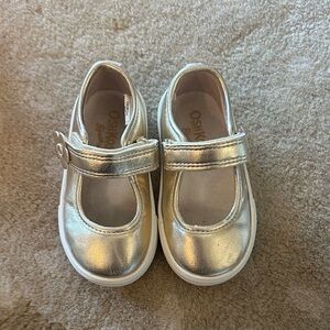 OshKosh B'gosh Kids gold Mary Jane Shoes